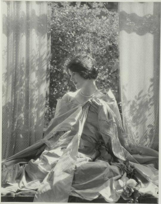 Fanny Wickes, Debutante