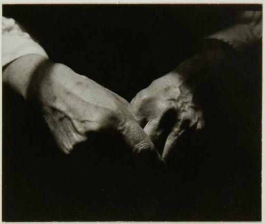 Alfred Stieglitz -  Hands