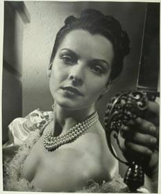 Model with Pearls