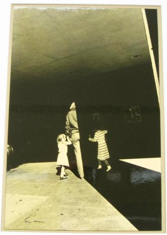 Untitled (mother with two girls split by light, DC)
