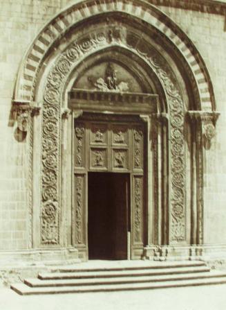 The main door of the Duomo in Todi.