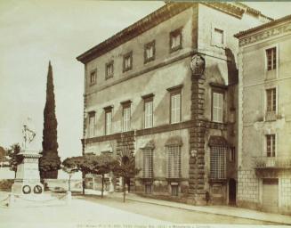 Palazzo Atti and the Garibaldi Monument