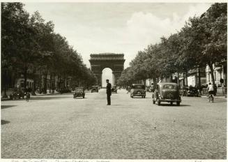 Gendarme, Arc de Triomphe, Champs-Elysées