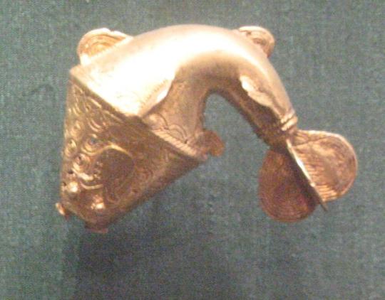 Ring (surmounted by a mudfish)