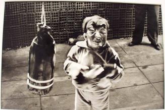 Niño con SIDA jugando en su casa, La Plata