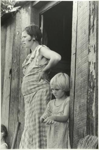 Wife and child of a sharecropper, Washington County, Arkansas
