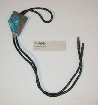 Topo Bolo Tie