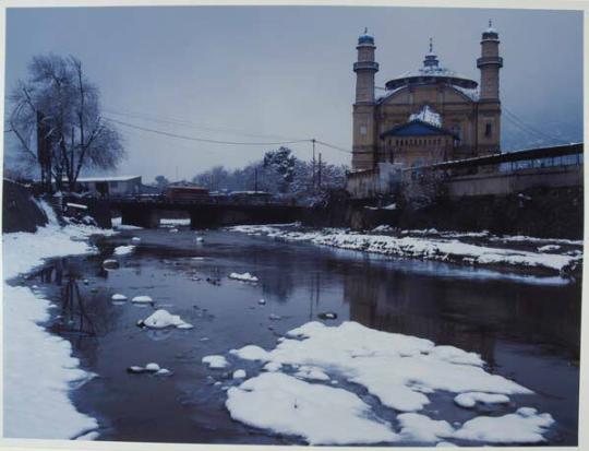 Shah-do-Shamshira Mosque was built in the 1920s on the site of one of Kabul’s first mosques, the Mosque of the King with Two Swords, named in honour of an early Muslim king who died fighting Hindu invaders.