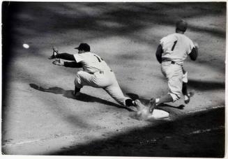 Photo: Yogi Berra stands at home plate at Yankee Stadium - NYP20150924101 