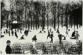 Enfants dans la première neige, Paris
