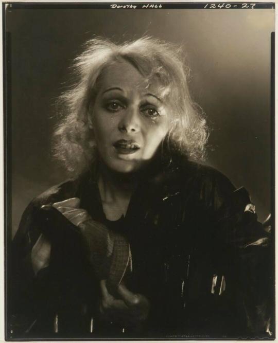 Dorothy Hall in "Lilly Turner"