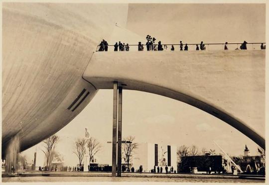 [postcard of New York World's Fair 1939, photographed by Ernest Nash]