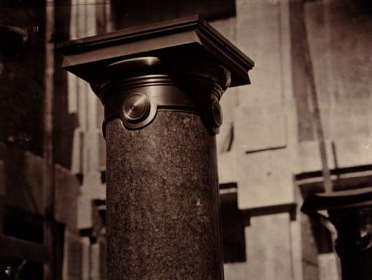 Colonnes des escaliers secondaires. –Fût et chapiteau.