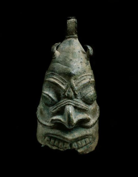 Head Bell (Omo)