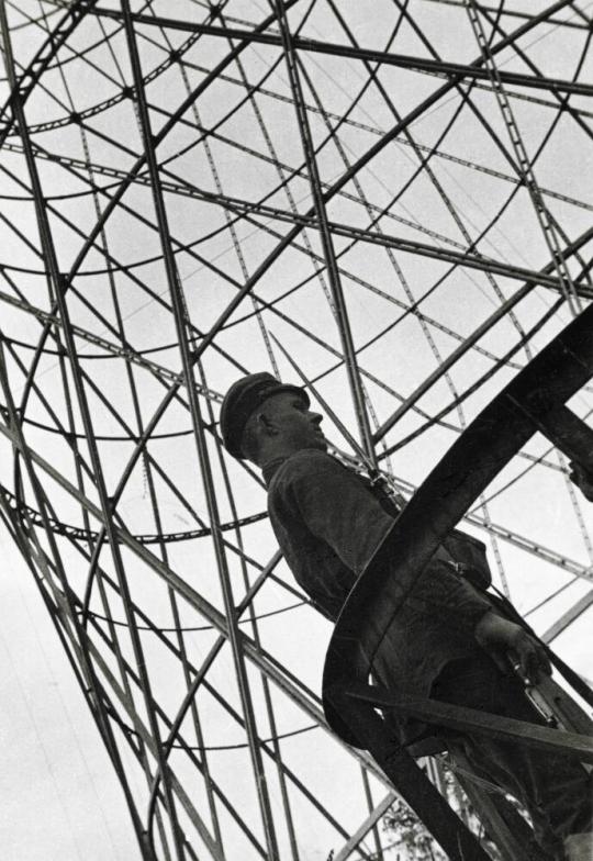 Guard, Shukov Tower