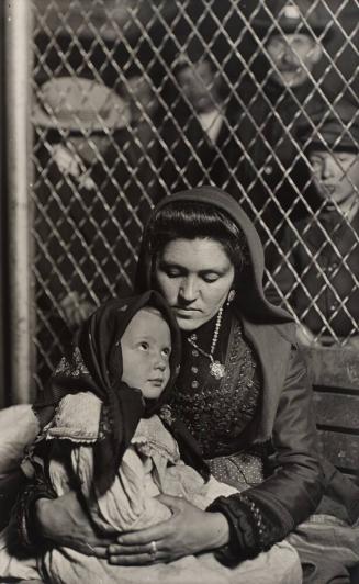 Italian Mother and Child, Ellis Island, New York.