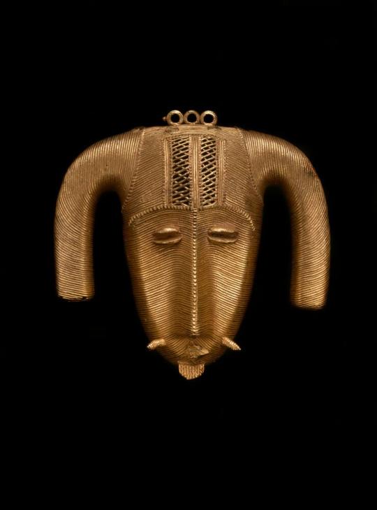 Pendant (head of a ram)