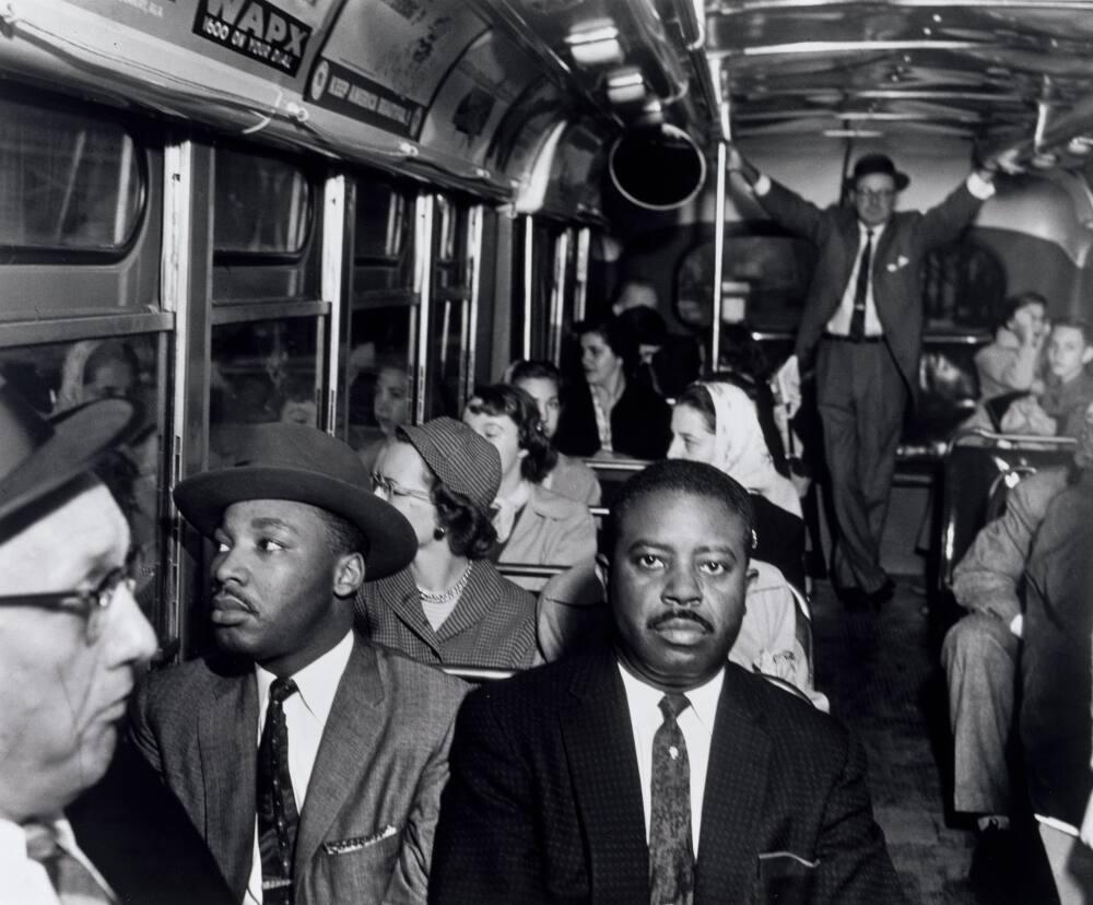 WW002 JR AND REVEREND RALPH ABERNATHY ON BUS MARTIN LUTHER KING 8X10 PHOTO 