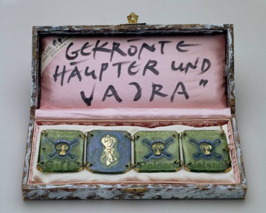 "Gekrönte Häupter und Vajra" [Crowned Heads and Vajra] Bracelet and Box