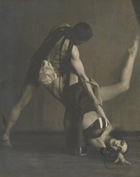 [Acrobatic Dance. Unknown Male Dancer and Inna Chernetskaya]