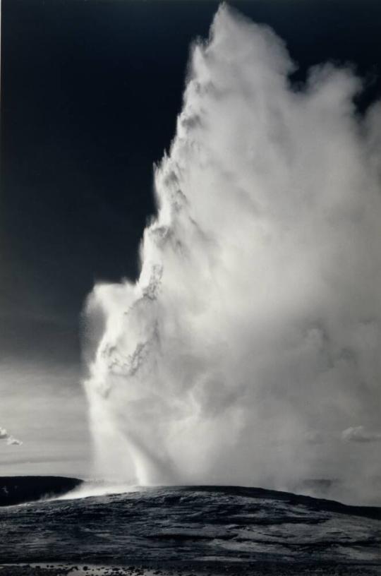 Old Faithful Geyser, Yellowstone National Park, Wyoming