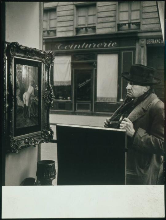 À Paris (Antiquaire Romi, Rue de Seine)