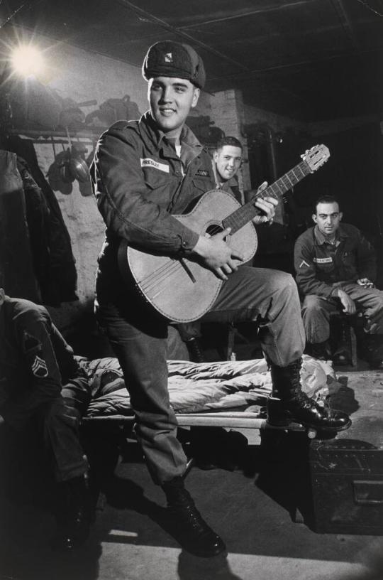 Private Elvis Presley playing for his buddies in barracks, Grafenwoehr, Germany