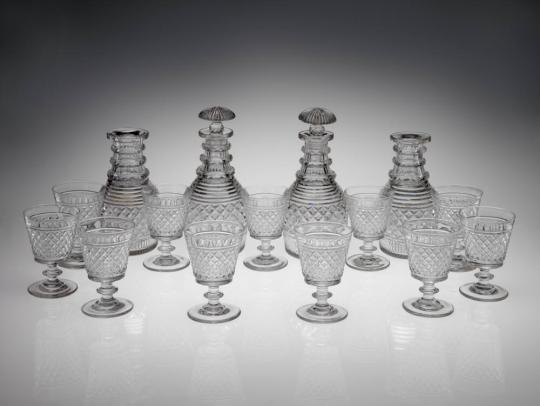 Fifteen piece suite of glassware