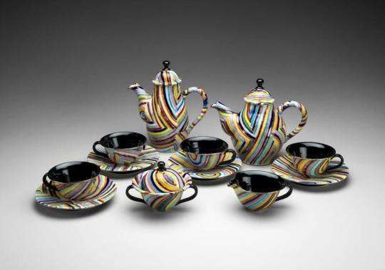 Eva tea set: Modern teapot, tea cups, creamer, sugar bowl, serving