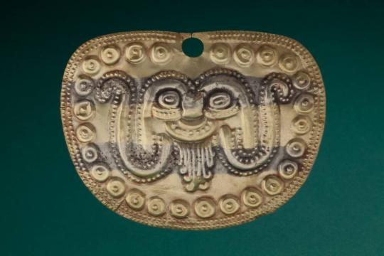 Nose Ornament Depicting an Octopus