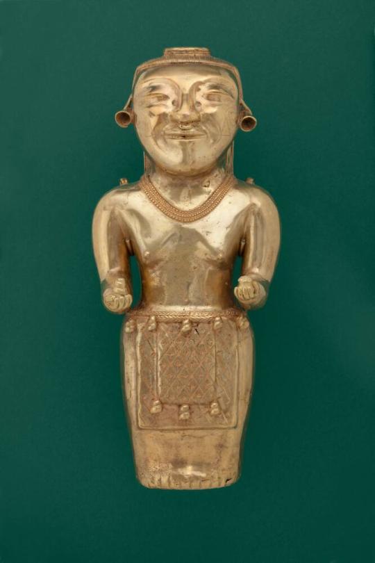Poporo Representing a Female Shaman Wearing a Skirt, Holding a Shell and a Poporo