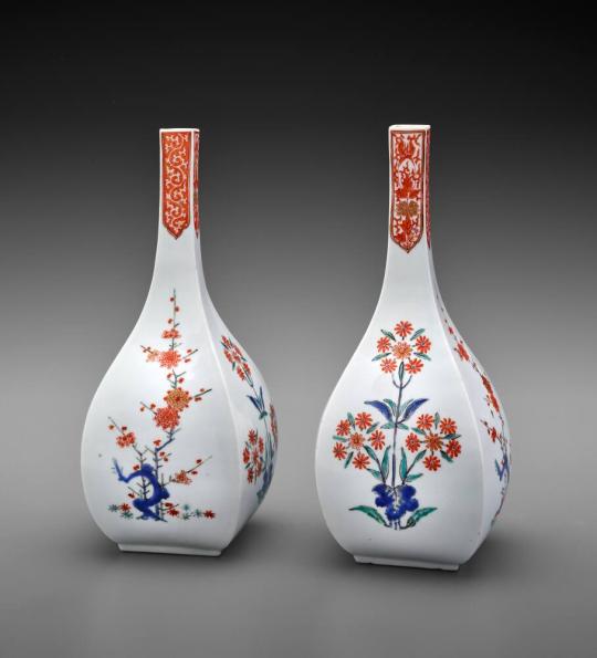 Pair of Squared Wine Bottles with Design of Prunus and Flowering Plants