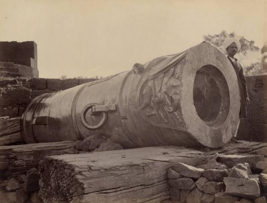 [Malik-e-Maidan Cannon, Bijapur, India]