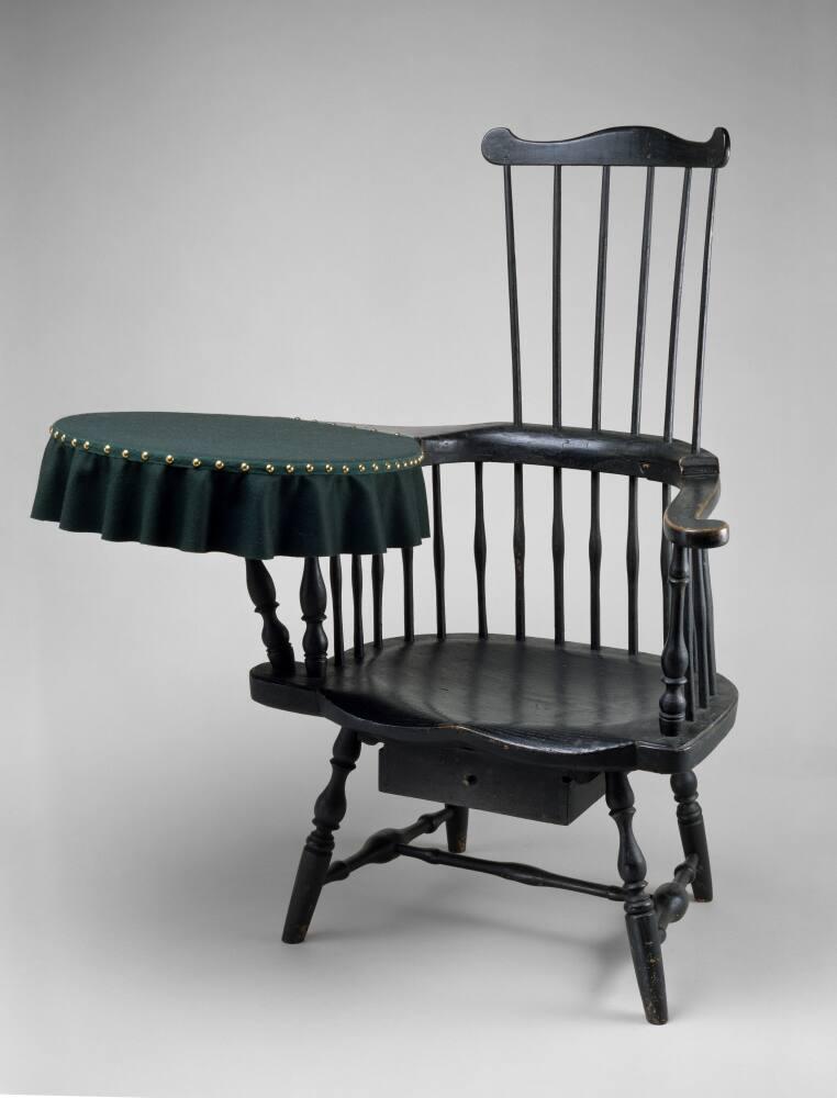 Chair with writing online arm