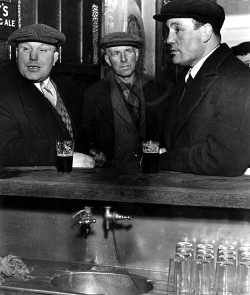 Customers at the Crooked Billet, Tower Hill