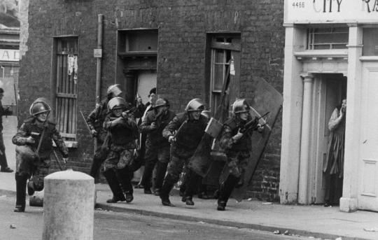 British soldiers dressed like Samurais charge stone-throwing youths, Londonderry