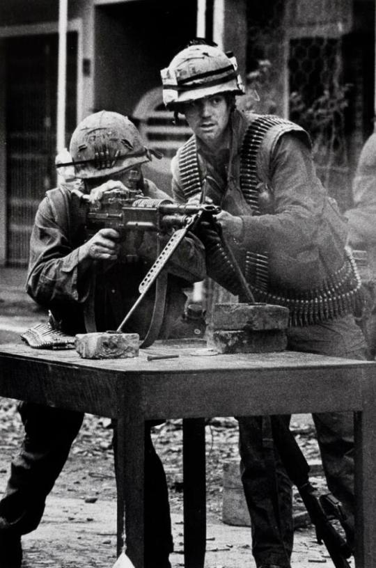 Street fighting in Hué