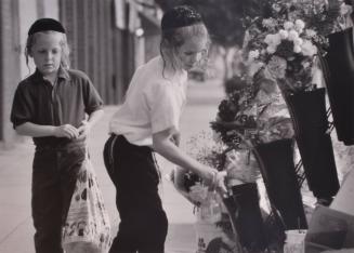 Buying Shabbat Flowers