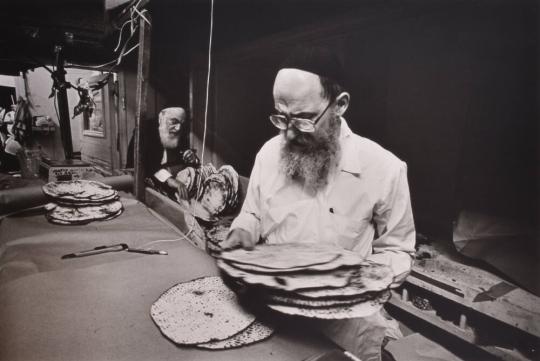 Checking the Shmurah Matzah