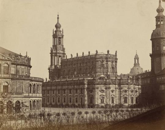 Dresden - Lorenzkirche und Theater