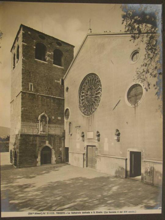 TRIESTE - La Cathedrale dedicata a S. Gusto.  (La facciata e del XIV secolo.)