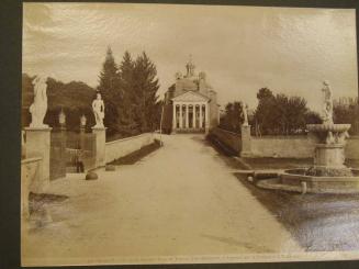 Maser - Prov. di Treviso.  Villa Giacomelli.  L'Ingresso con la Fontana e il Tempietto.