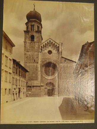 TRENTO - Cathedrale.  ( La faciatta e dell'XI e XIII secolo, il campanile del XVI. )