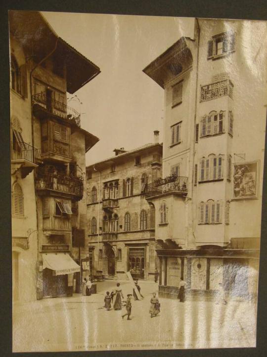 TRENTO - Il cantone e il Palazzo Rohr- Monte.