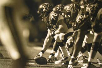 Center Steve McKinney Snaps the Ball