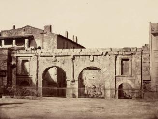 Nimes. Porte d’Auguste