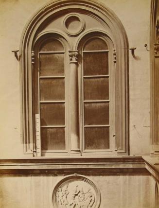 Palazzo Riccardi.  Una finestra al primo piano del cortile.
