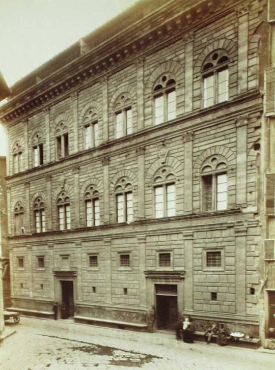 Via della Vigna Nuova.  Palazzo Rucellai.