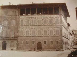 Piazza S. Spirito.  Palazzo gia Guadagni.