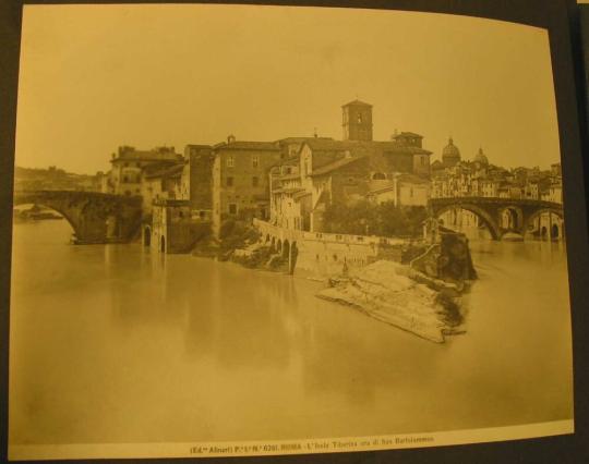 ROMA - L'Isola Tiberina ora di San Bartolommeo.